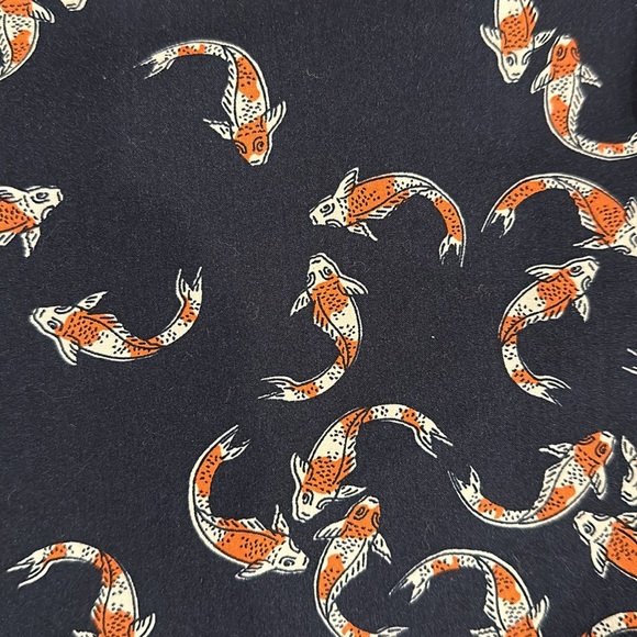 GOODFELLOW & CO SHORT SLEEVE XL SLIM SHIRT WITH BLUE & ORANGE KOI FISH PATTERN - Picture 3 of 5
